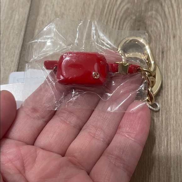 NWT Lululemon Everywhere Belt Bag Charm Keychain Lululemon Red/Gold O/S - Picture 4 of 6
